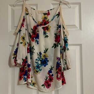 Beautiful floral Magnolia South cold shoulder top S